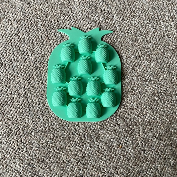 Sea foam Green Pineapple Icecube Tray, Silicone - Picture 4 of 4